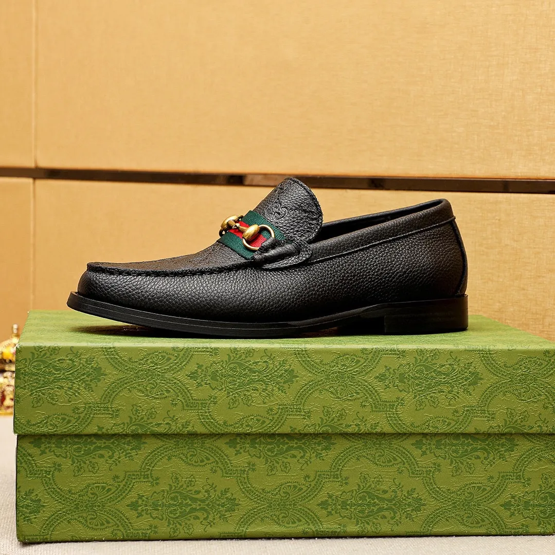 Men's shoes 💰460 💐 Product trademark: GUCCI "Gucci" casual leather shoes Regular size: 38-44 (45🉑️customized) Product materials: Selected imported first-layer pebbled cowhide embossed upper + luxury hardware buckle, imported water-dyed cowhide leather lining. Strong three-dimensional visual effect, original combination outsole Color: 5⃣️colors available